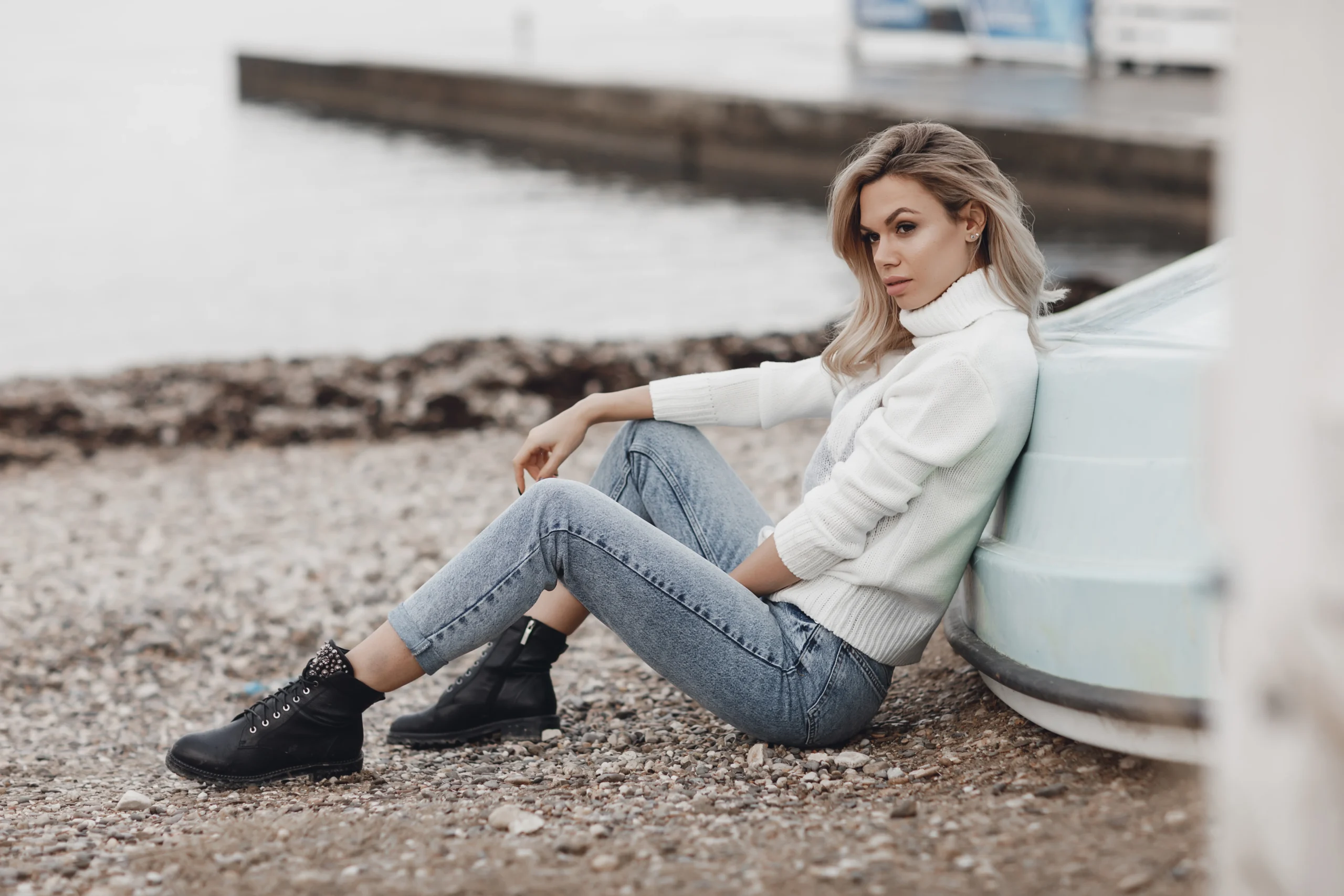 Grey Jeans Outfits for Women Over 40